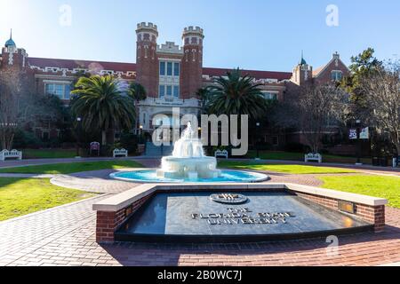 Tallahassee, FL / USA - 15 febbraio 2020: Westcott Building e foutnain nel campus della Florida state University Foto Stock