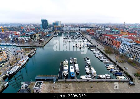 Paesaggio urbano di Anversa (Belgio), Facciate e porto Foto Stock