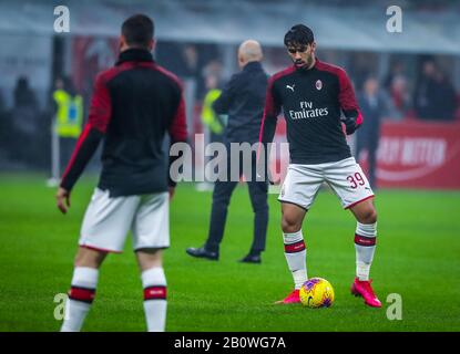 Lucas Paqueta di AC Milan durante la serie A 2019/20 partita tra AC Milan vs Torino FC allo stadio di San Siro, Milano, Italia il 17 febbraio 2020 - Foto Stock