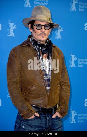 Berlino, Germania. 21st Feb, 2020. Johnny Depp durante la fotocellula 'Minamata' al 70th Berlin International Film Festival/Berlinale 2020 presso l'Hotel Grand Hyatt il 21 febbraio 2020 a Berlino, Germania. Credit: Geisler-Fotopress Gmbh/Alamy Live News Foto Stock