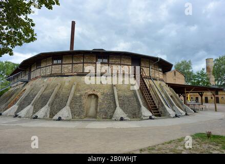 Mildenberg, Germania 08-16-2019 forno ad anello in un'antica fabbrica di mattoni ora un museo industriale Foto Stock