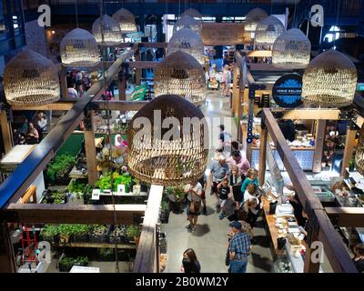 Market Shopoers Presso Un Centro Commerciale Inside A Christchurch Foto Stock