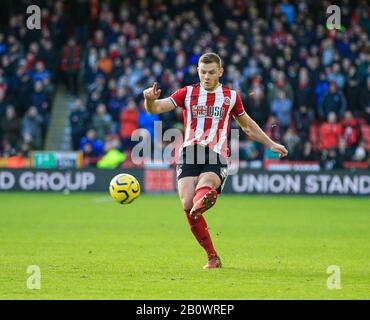 9th Febbraio 2020, Bramall Lane, Sheffield, Inghilterra; Premier League, Sheffield United contro Bournemouth : Jack o’Connell (5) di Sheffield United attraversa la palla Foto Stock