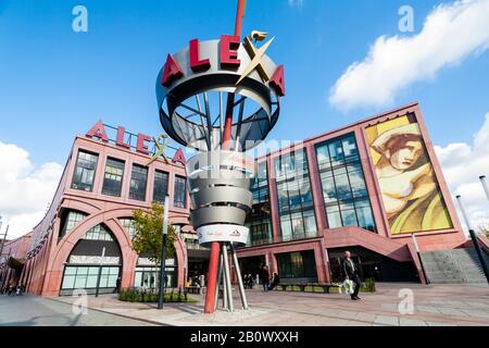 Centro commerciale Alexa, vicino ad Alexanderplatz, Mitte, Berlino, Germania, Europa Foto Stock