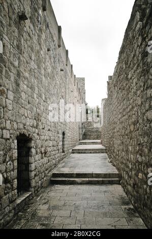 Mura della città nel centro storico di Dubrovnik, Adria, Croazia, Foto Stock