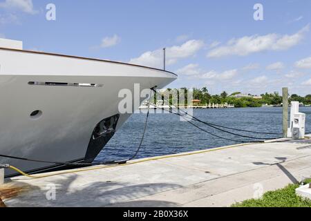 Diamond Marina, ormeggi per yacht proprio su Collins Avenue, Miami South Beach, Florida, USA, Foto Stock