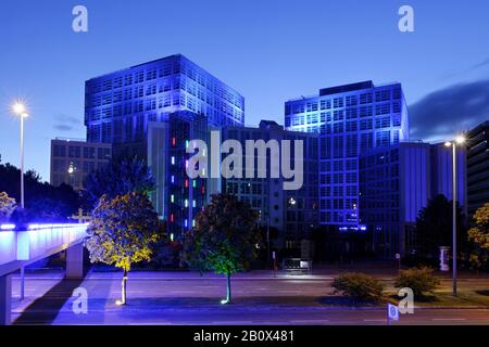 Edificio Aziendale Illuminato, Ergo Haus, Lichtfest City Nord, Amburgo, Germania, Foto Stock