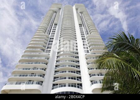 Grattacieli direttamente sulla spiaggia, vicino '69 ST ', Miami South Beach, Florida, USA, Foto Stock