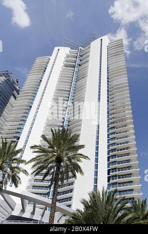 Grattacieli direttamente sulla spiaggia, vicino '69 ST ', Miami South Beach, Florida, USA, Foto Stock