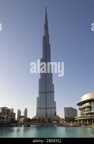 Burj Khalifa e parti del Dubai Mall, Dubai, Emirati Arabi Uniti Foto Stock