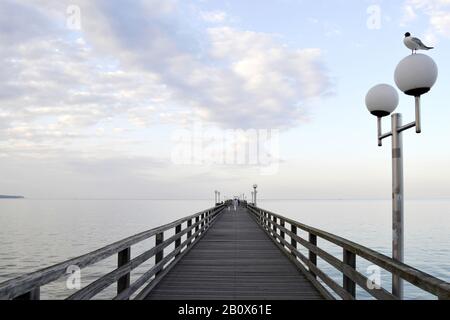 Pier In Serata, Ostseebad Binz, Isola Di Ruegen, Mecklenburg Western Pomerania, Germania, Foto Stock