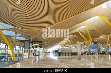 Struttura a tetto ondulato dell'aeroporto di Barajas, Terminal 4, Madrid, Spagna, Foto Stock