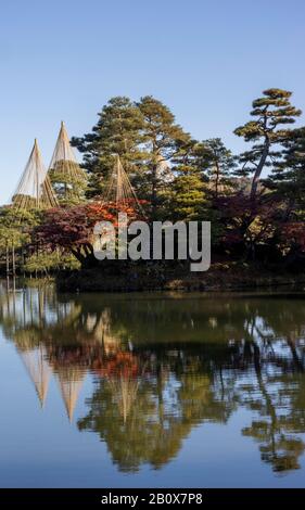 Kasumi Pond, Kenroku-En Garden, Kanazawa, Giappone Foto Stock