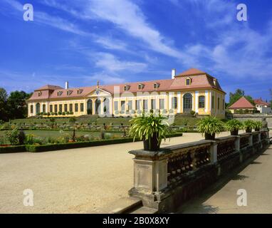 Giardino barocco con orangeria superiore e aiuola a Grosssedlitz, Sassonia, Germania, Foto Stock