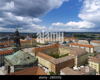 Vista su Dresda con Kreuzkirche e Altmarkt, Sassonia, Germania, Foto Stock