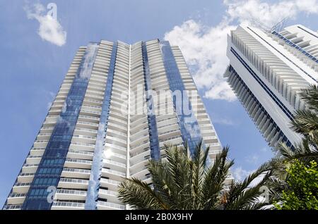 Grattacieli direttamente sulla spiaggia, vicino '69 ST ', Miami South Beach, Florida, USA, Foto Stock
