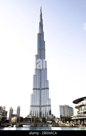 Burj Khalifa e parti del Dubai Mall, Dubai, Emirati Arabi Uniti Foto Stock