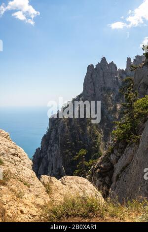 Famosi denti ricci sul monte Ah-Petri in Crimea Foto Stock