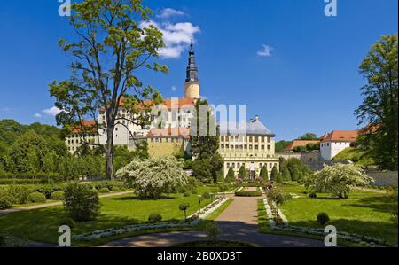 Castello di Weesenstein con giardino barocco a Müglitztal, Sassonia, Germania, Foto Stock