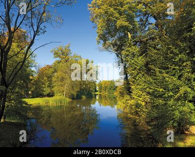 Vista del tempio di Venere su piccolo buco di balena nel Wörlitz Regno del giardino, Wörlitz, Sassonia-Anhalt, Germania, Foto Stock