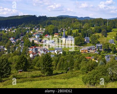 Veduta di Stützerbach con chiesa vicino Ilmenau, Turingia, Germania, Foto Stock