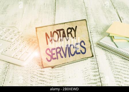 Segno di testo che mostra Notary Services. Servizi di testo di foto di affari resi da un Notpaper pubblico del notaio commissionato dallo stato stanno sul filo del buffer in betwe Foto Stock