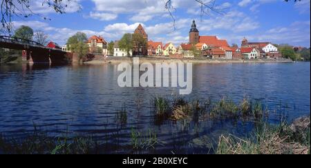 Panorama della città con la chiesa della città e la cattedrale sul Havel, Havelberg, Sassonia-Anhalt, Germania, Foto Stock