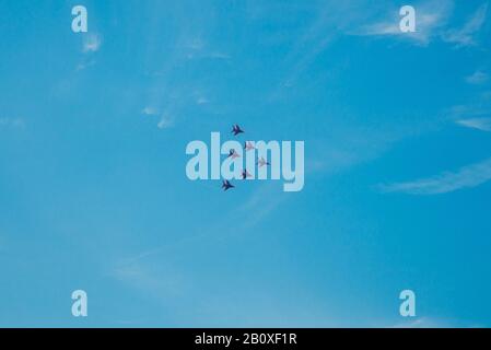Mostra e sfilata aerea nel cielo. Krasnodar Territory, Russia - Luglio, 2019 Foto Stock