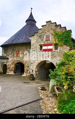 Visita al castello di Hohenwerfen a Salzkammergut, Austria Foto Stock