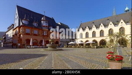 Piazza del mercato con Kaiserworth e municipio, Goslar, bassa Sassonia, Germania, Foto Stock