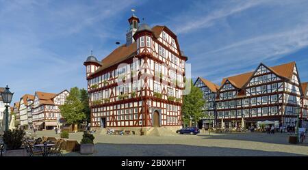 Municipio al mercato nella città a graticcio di Melsungen, Schwalm-Eder-Kreis, Hesse, Germania, Foto Stock