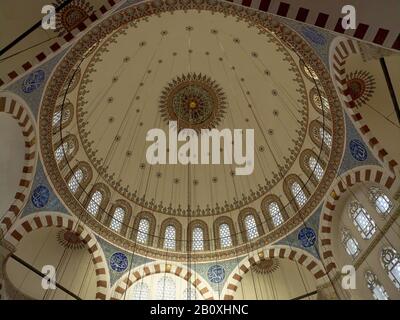 Cupola nella Moschea di Rüstem Pasha, vista interna, Istanbul, Turchia, Foto Stock