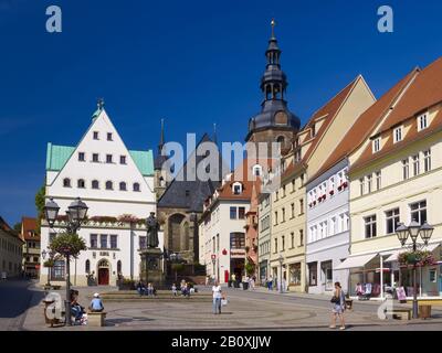 Mercato con municipio e chiesa di S. Andreas e monumento Lutero in Lutherstadt Eisleben, Sassonia-Anhalt, Germania, Foto Stock