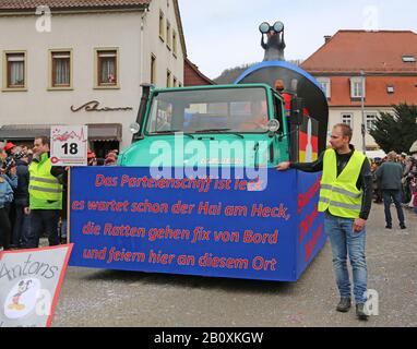 Donzdorf, Germania - 03 marzo 2019: Tradizionale processione festosa di carnevale Foto Stock