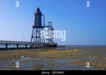 Faro di Oberersversand presso il porto di Dorum / Neufeld con bassa marea, costa Wurster, bassa Sassonia, Germania, Foto Stock