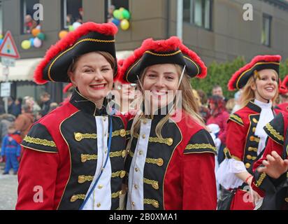 Donzdorf, Germania - 03 marzo 2019: Tradizionale processione festosa di carnevale Foto Stock