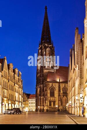 Prinzipalmarkt, mercato storico principale e Chiesa di San Lambert in serata, Germania, Renania Settentrionale-Vestfalia, Muensterland, Munster Foto Stock
