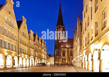Prinzipalmarkt, mercato storico principale e Chiesa di San Lambert in serata, Germania, Renania Settentrionale-Vestfalia, Muensterland, Munster Foto Stock