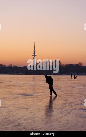 Alster Esterno congelato al tramonto, Alster Pleasure, Amburgo, Germania, Foto Stock