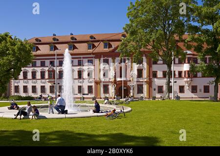 Fontana con Kurmainzische Statthalterei, oggi cancelleria di Stato a Erfurt, Turingia, Germania, Foto Stock