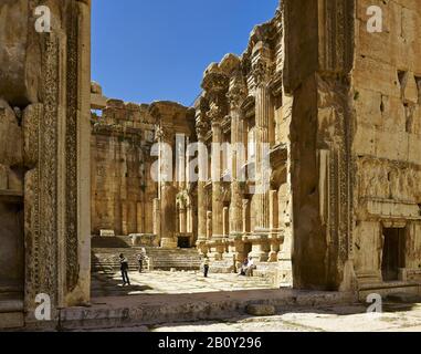 All'interno del tempio di Bacco nell'antica città di Baalbek, Libano, Foto Stock
