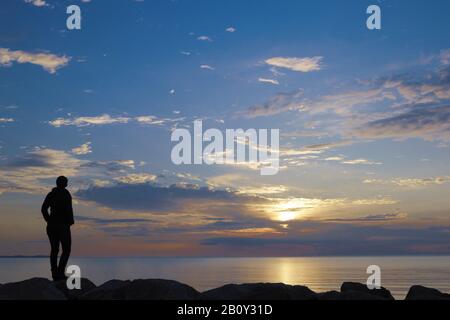 Donna Al Tramonto, Insel Poel, Mecklenburg-Vorpommern, Germania, Foto Stock