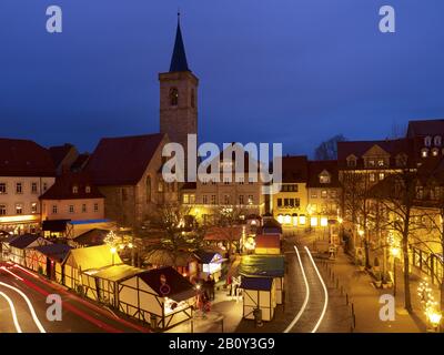 Mercatino di Natale sul Wenigemarkt con Aegidienkirche a Erfurt, Turingia, Germania, Foto Stock