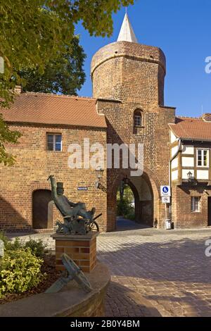 Cottbus posta coachman e linden porta delle mura della città di Cottbus, Brandeburgo, Germania, Foto Stock