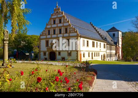 Abbazia e edificio di Sindacato, monastero di Maria Bildhausen vicino a Münnerstadt, Bassa Franconia, Rhön, Baviera, Germania, Foto Stock