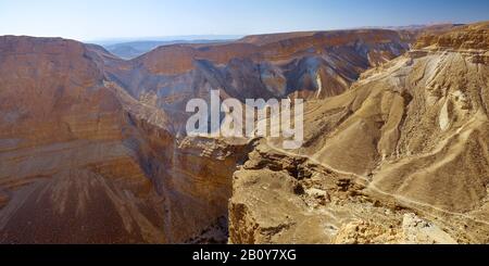 Vista dalla fortezza Masada al Wadi Masada al Mar Morto, Israele, Vicino Oriente, Foto Stock