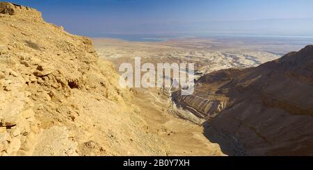 Vista dalla fortezza Masada al Wadi Masada al Mar Morto, Israele, Vicino Oriente, Foto Stock