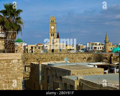 Torre del Khan al Umdan caravanserai sopra la città vecchia di Akko vicino Haifa, Israele, Foto Stock