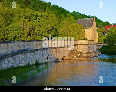 Ponte Werra con cappella Liborius a Creuzburg, Wartburgkreis Turingia, Germania, Foto Stock