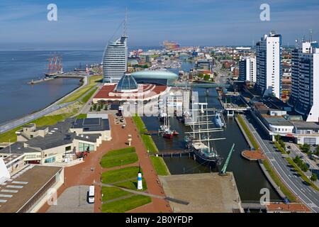 Vista Sulla Città Di Museumshafen, Atlantic-Sail-City-Hotel, Klimahaus, Columbus Center, Bremerhaven, Brema, Germania, Foto Stock